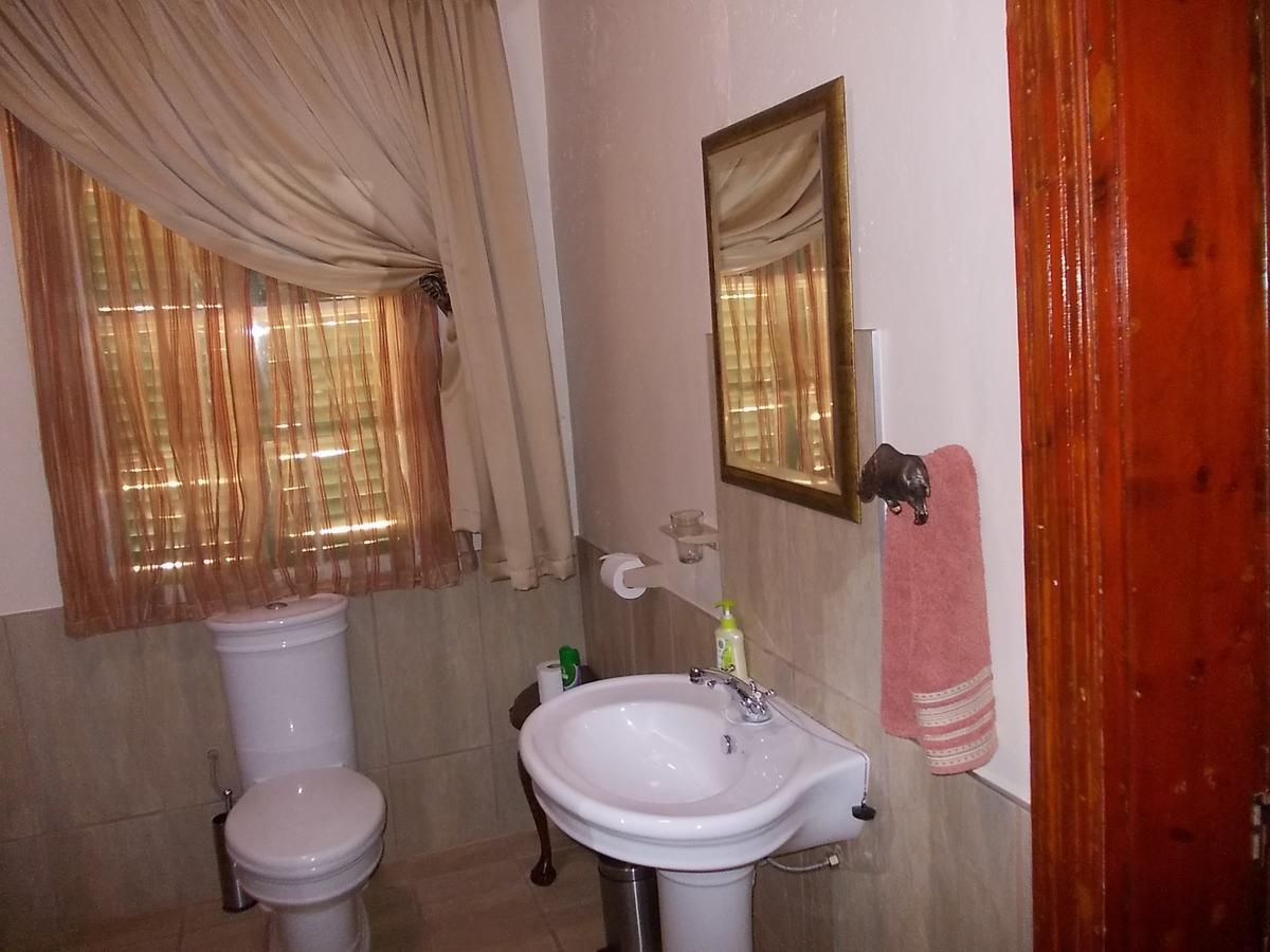 Steytlerville Villa Guest House Exterior photo