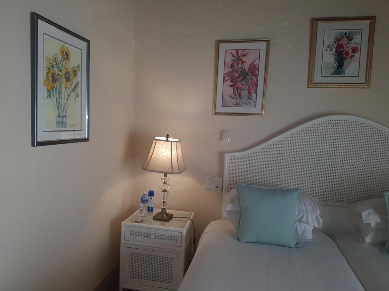 Steytlerville Villa Guest House Room photo