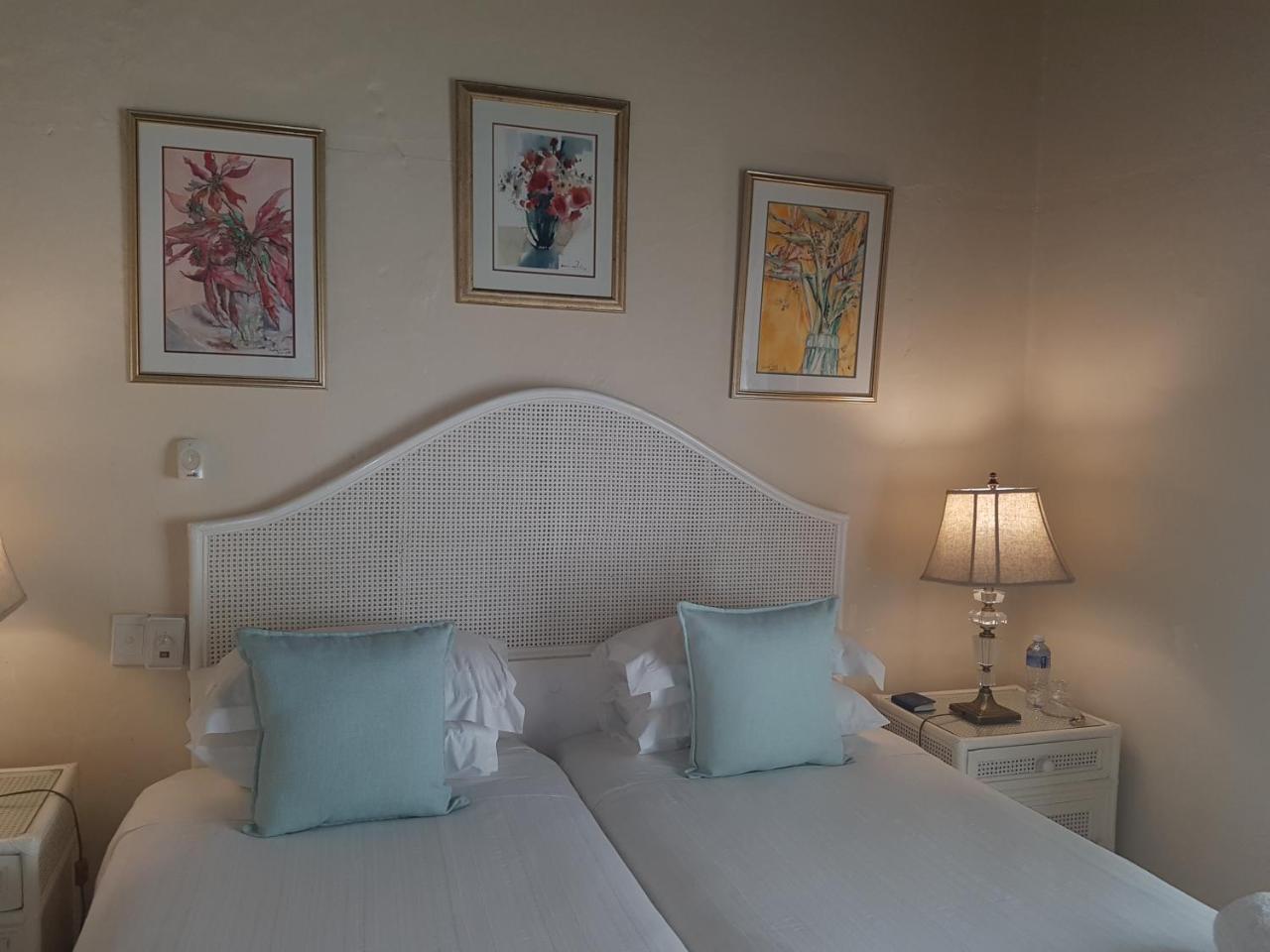 Steytlerville Villa Guest House Room photo
