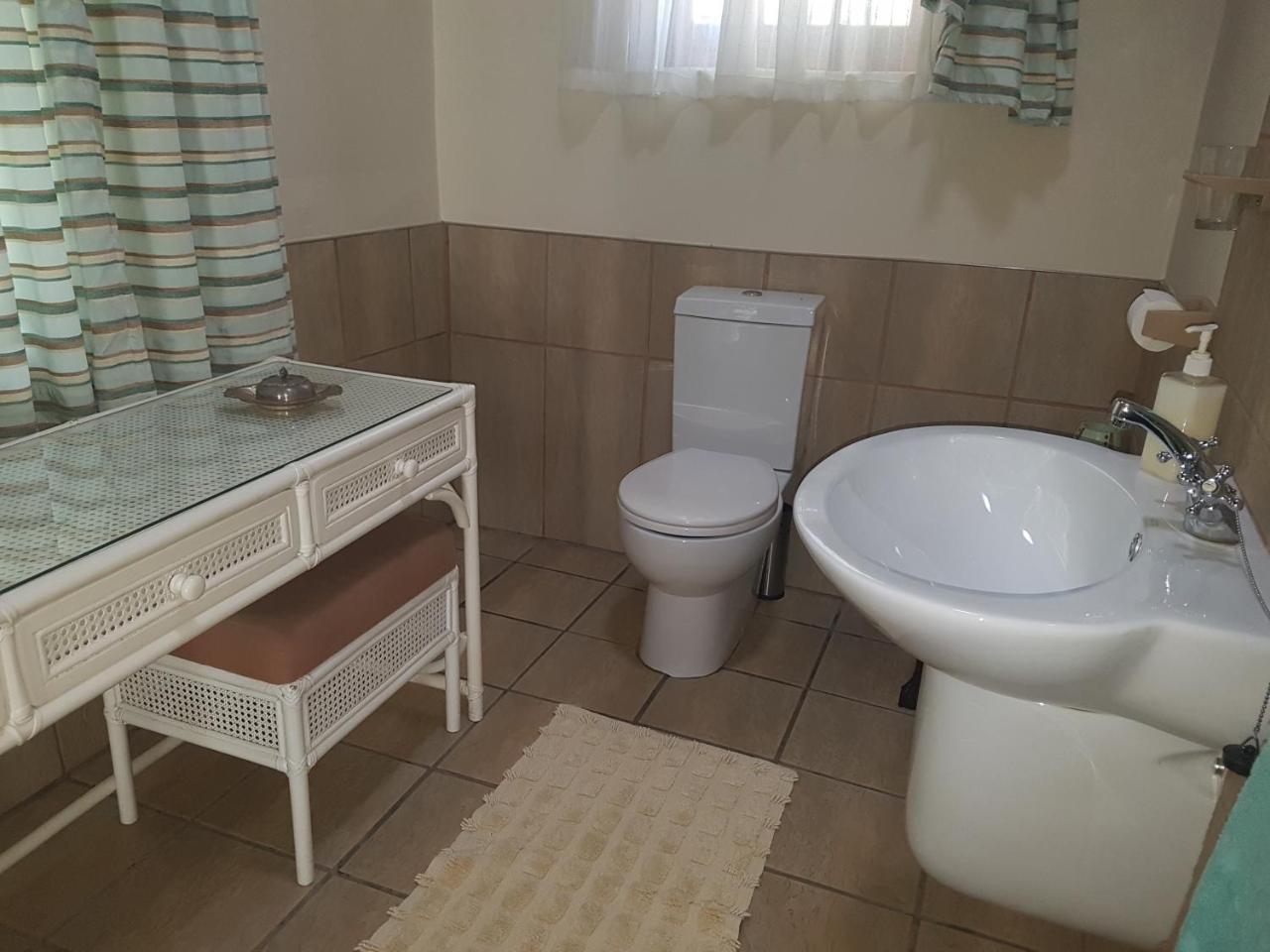 Steytlerville Villa Guest House Room photo